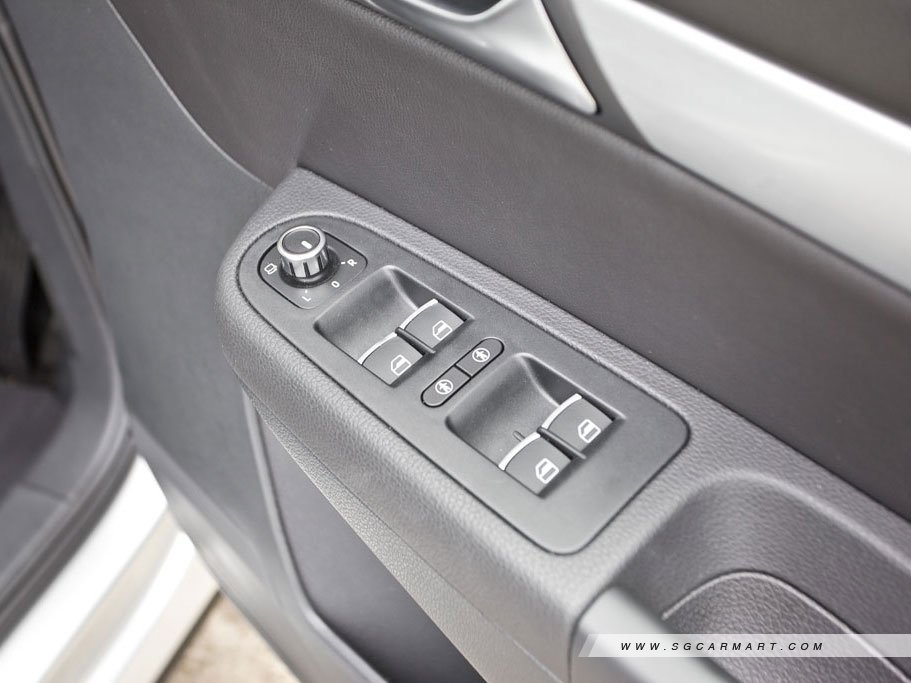 https://i.i-sgcm.com/new_cars/cars/11393/11393_g16