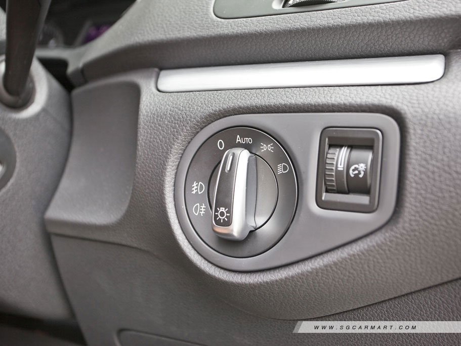https://i.i-sgcm.com/new_cars/cars/11393/11393_g17