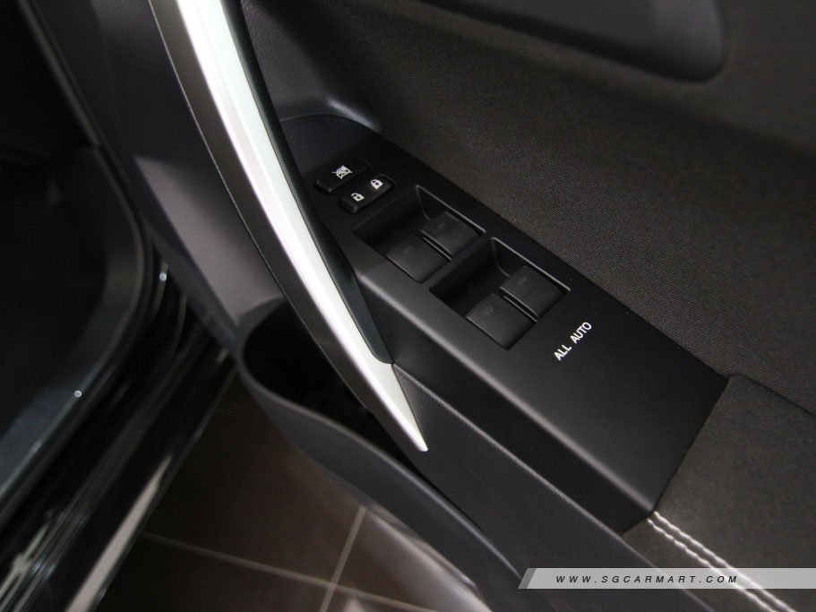 https://i.i-sgcm.com/new_cars/cars/11399/11399_g33