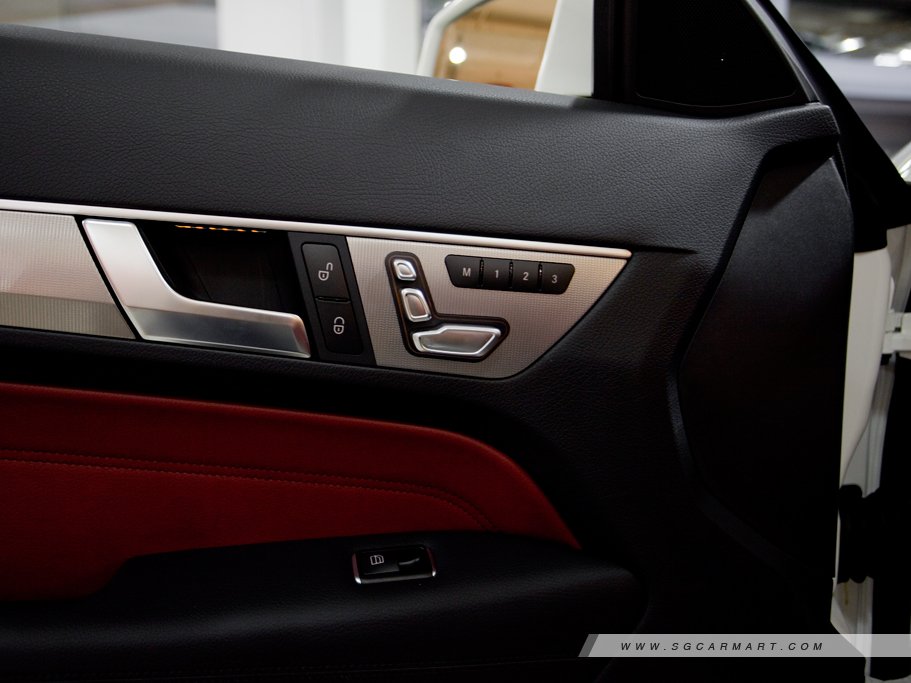 https://i.i-sgcm.com/new_cars/cars/11418/11418_g27