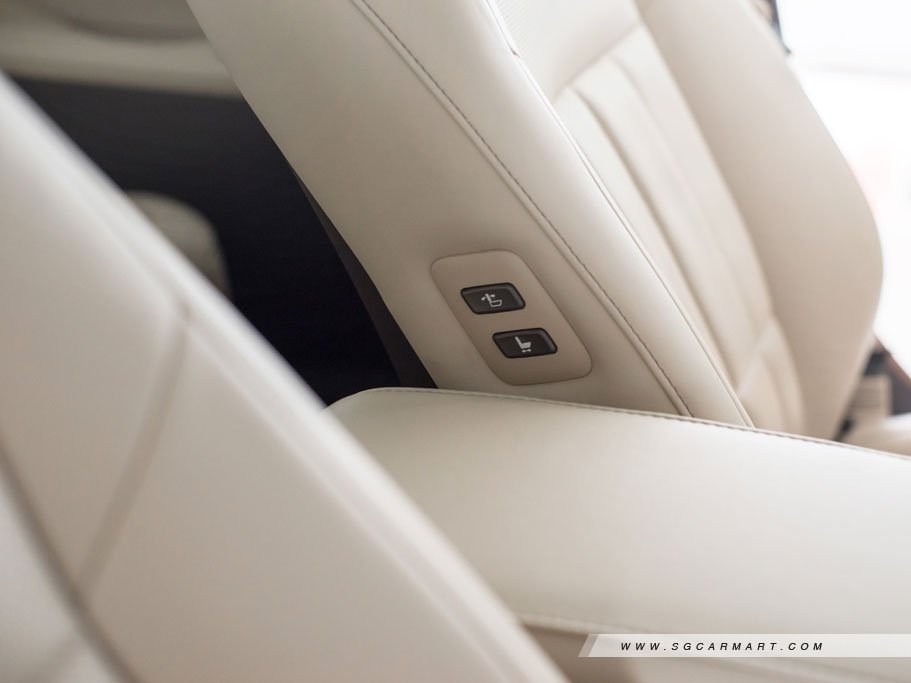 https://i.i-sgcm.com/new_cars/cars/11420/11420_g70