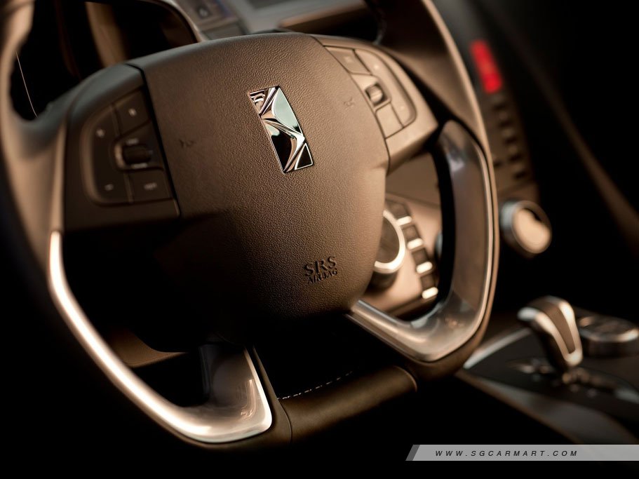 https://i.i-sgcm.com/new_cars/cars/11438/11438_g10