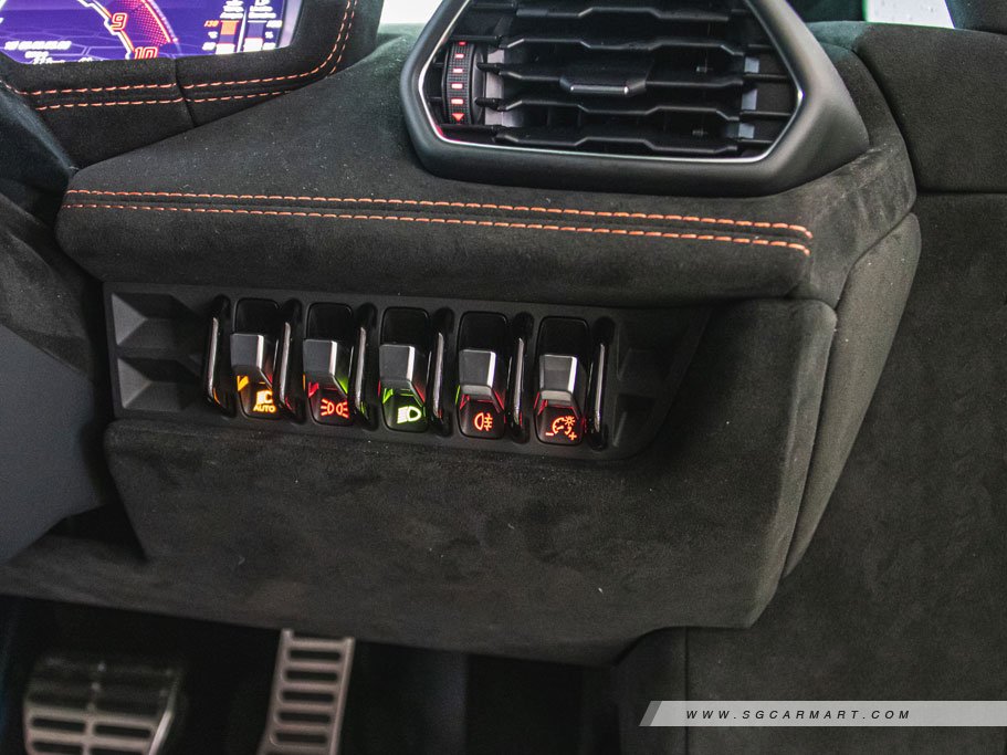 https://i.i-sgcm.com/new_cars/cars/11464/11464_g133