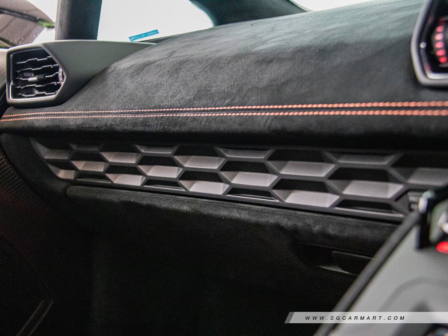 https://i.i-sgcm.com/new_cars/cars/11464/11464_g134