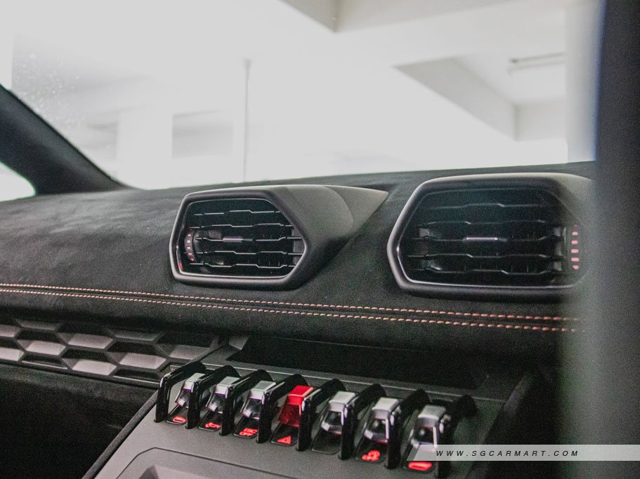 https://i.i-sgcm.com/new_cars/cars/11464/11464_g135