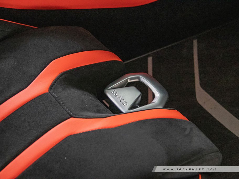 https://i.i-sgcm.com/new_cars/cars/11464/11464_g144