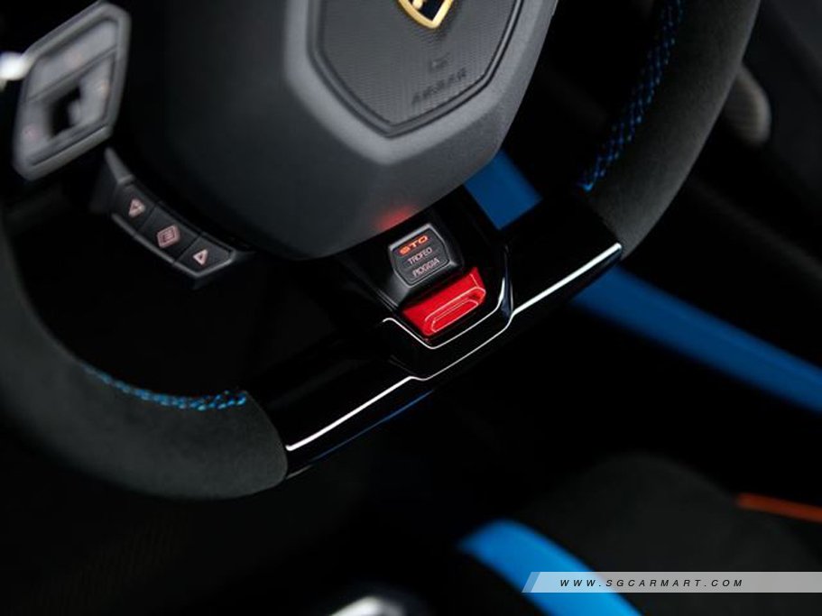https://i.i-sgcm.com/new_cars/cars/11464/11464_g76