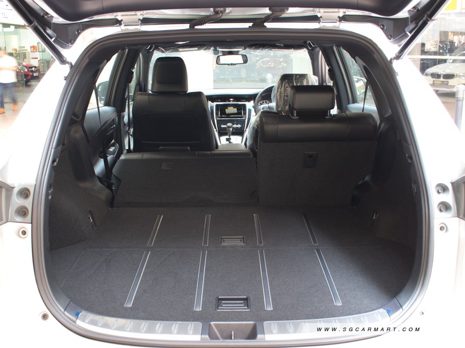 https://i.i-sgcm.com/new_cars/cars/11474/11474_g125