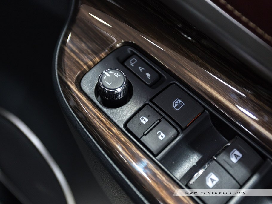 https://i.i-sgcm.com/new_cars/cars/11474/11474_g33