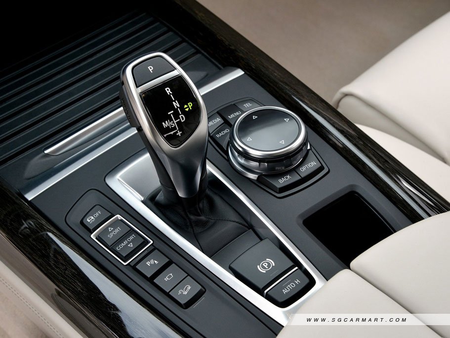 https://i.i-sgcm.com/new_cars/cars/11481/11481_g16