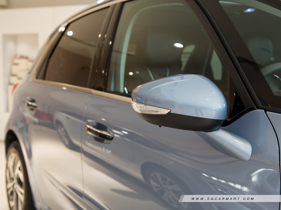 https://i.i-sgcm.com/new_cars/cars/11483/11483_g15