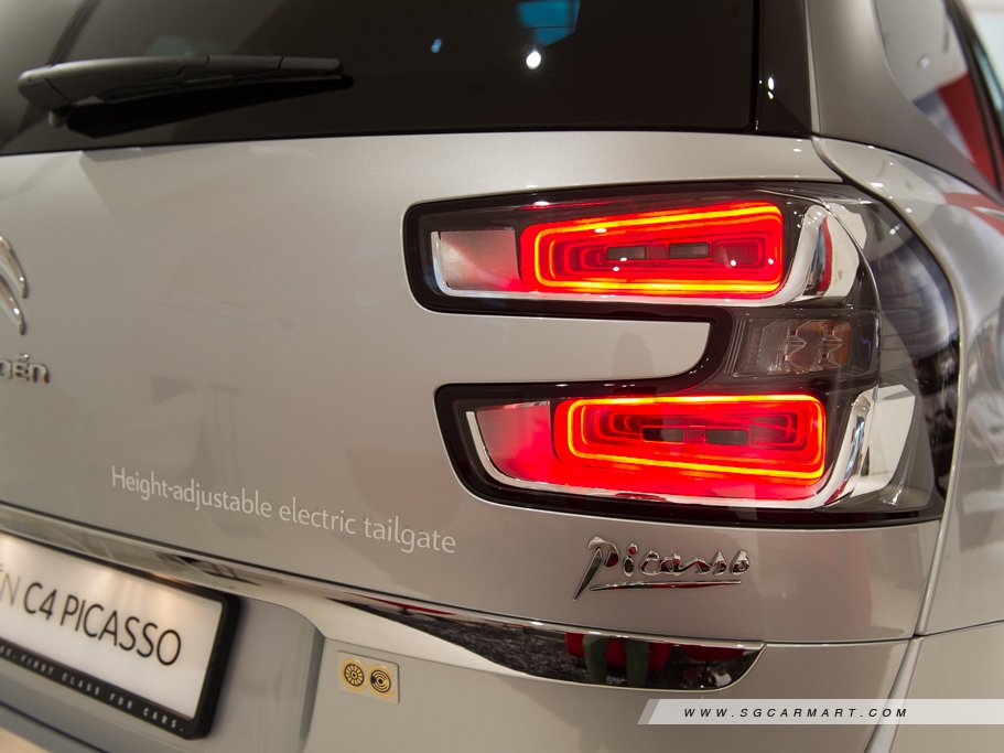 https://i.i-sgcm.com/new_cars/cars/11484/11484_g12