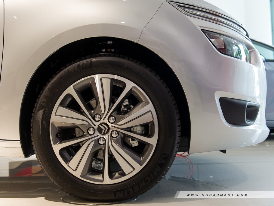 https://i.i-sgcm.com/new_cars/cars/11484/11484_g17