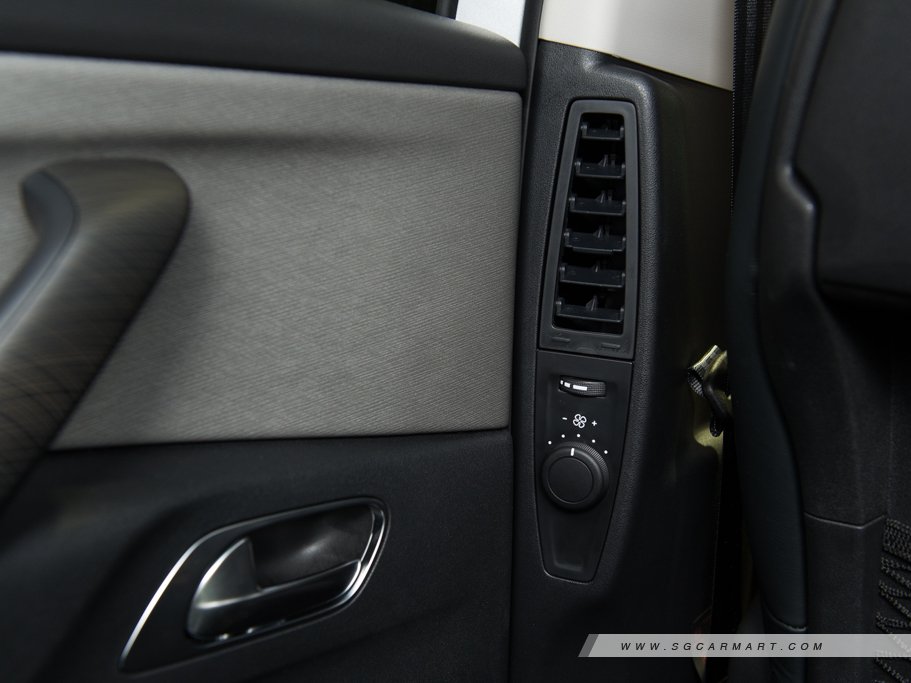 https://i.i-sgcm.com/new_cars/cars/11484/11484_g37