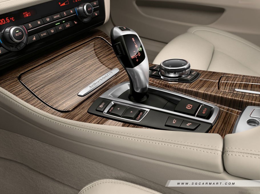 https://i.i-sgcm.com/new_cars/cars/11492/11492_g13