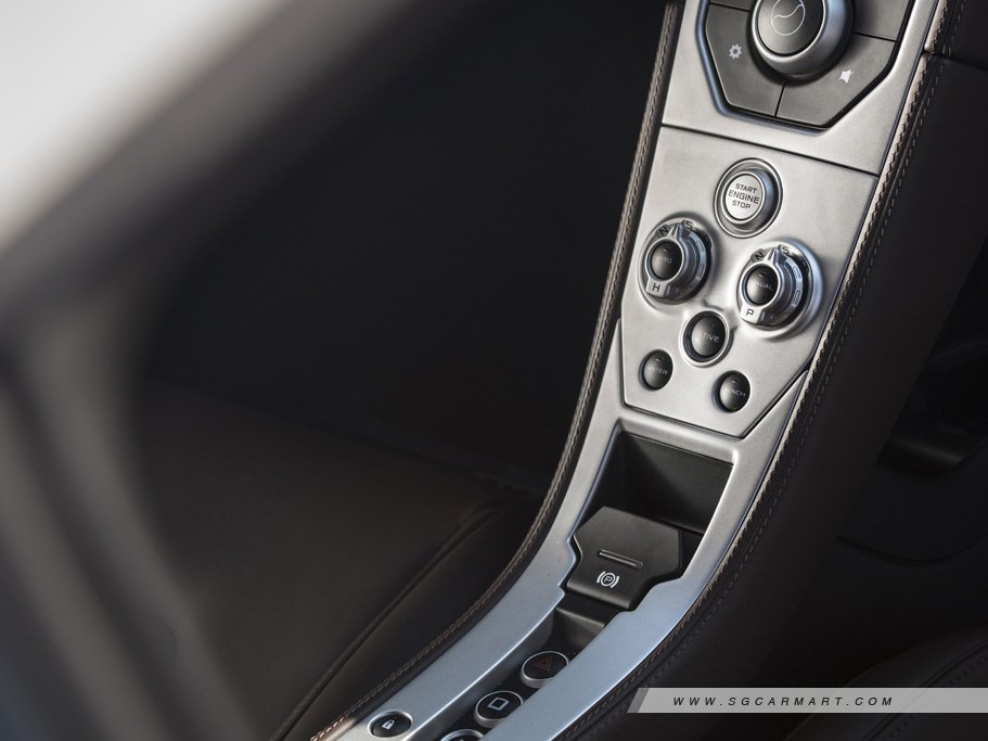 https://i.i-sgcm.com/new_cars/cars/11493/11493_g24