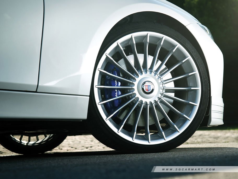 https://i.i-sgcm.com/new_cars/cars/11520/11520_g2