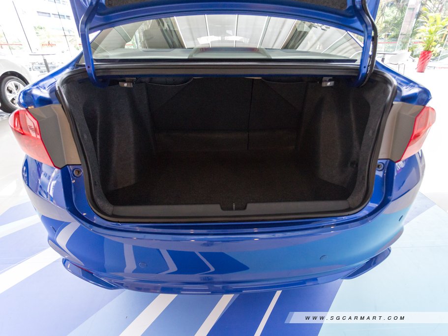 https://i.i-sgcm.com/new_cars/cars/11527/11527_g26