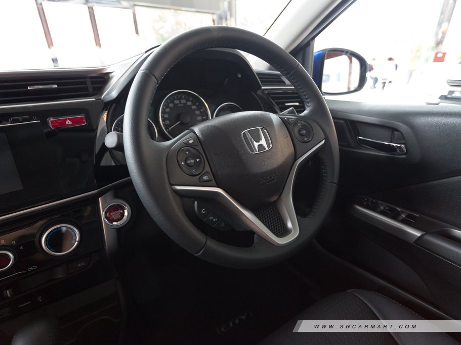 https://i.i-sgcm.com/new_cars/cars/11527/11527_g32
