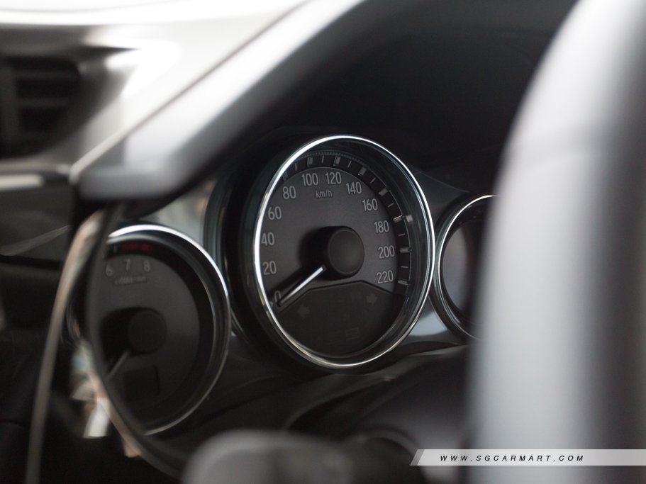 https://i.i-sgcm.com/new_cars/cars/11527/11527_g34