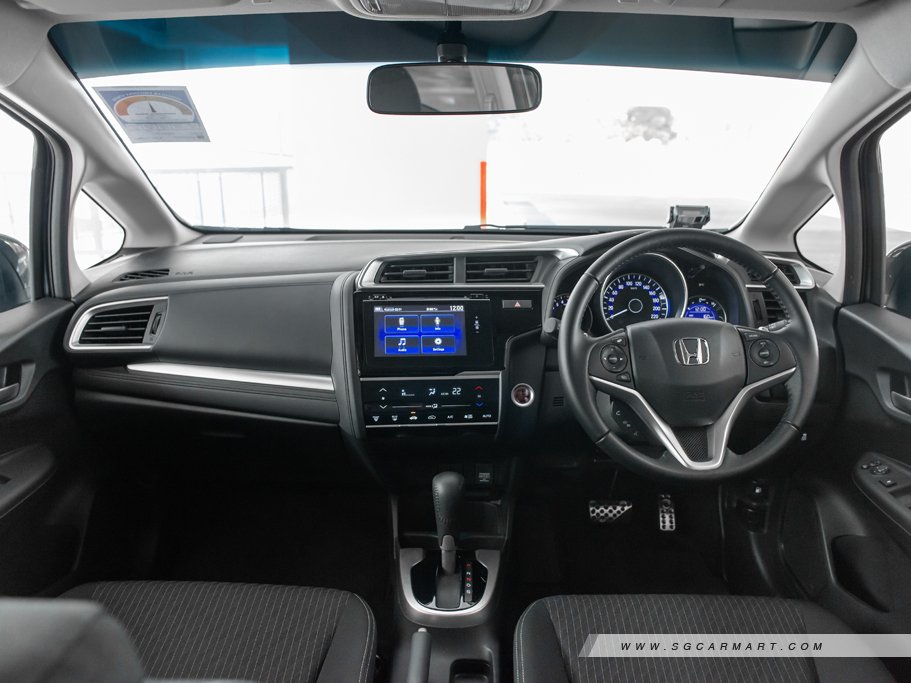 https://i.i-sgcm.com/new_cars/cars/11531/11531_g102