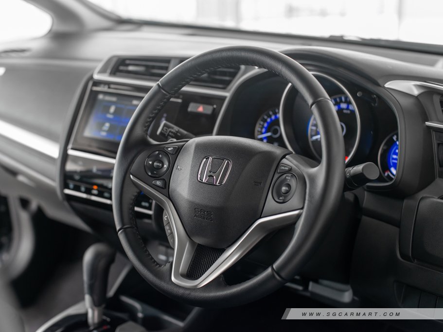 https://i.i-sgcm.com/new_cars/cars/11531/11531_g103