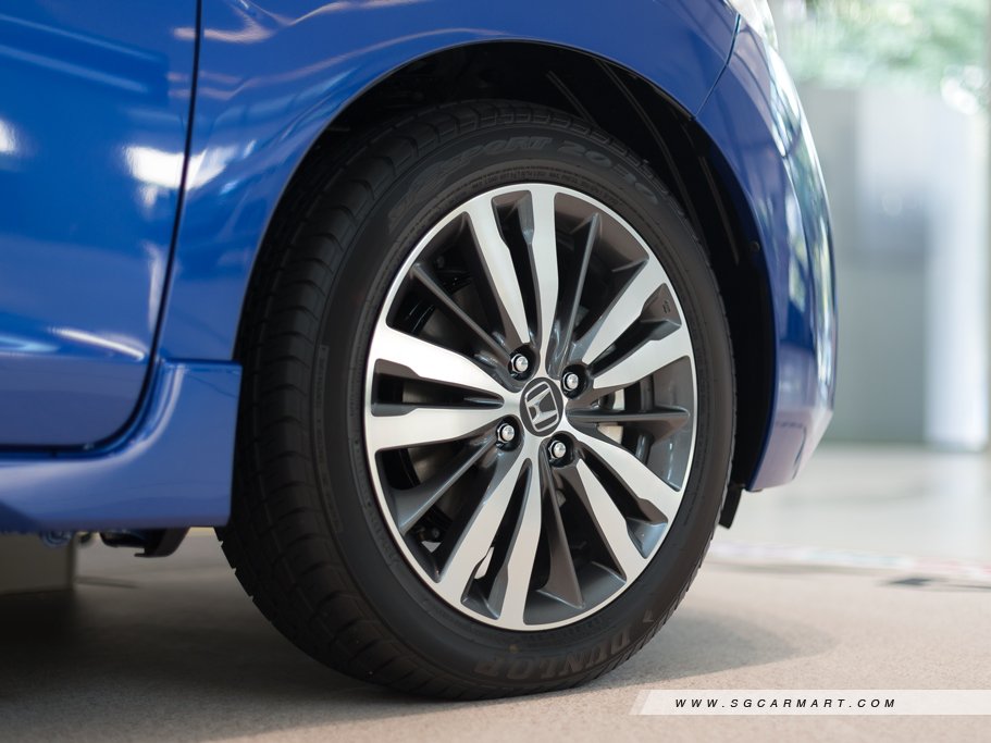 https://i.i-sgcm.com/new_cars/cars/11531/11531_g56