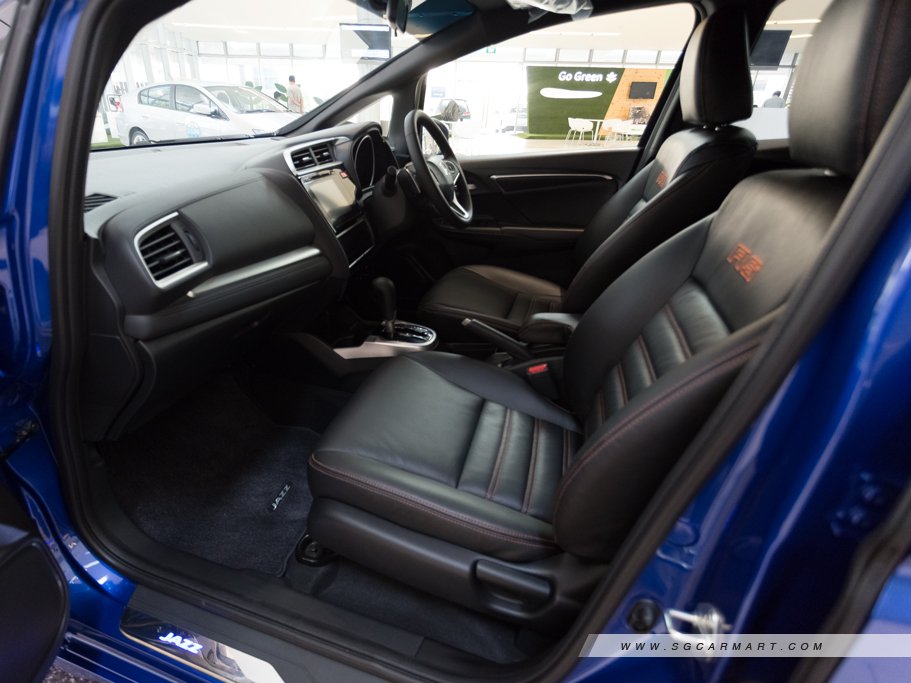 https://i.i-sgcm.com/new_cars/cars/11531/11531_g64