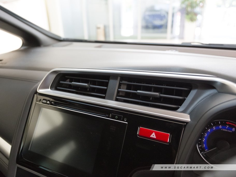 https://i.i-sgcm.com/new_cars/cars/11531/11531_g74