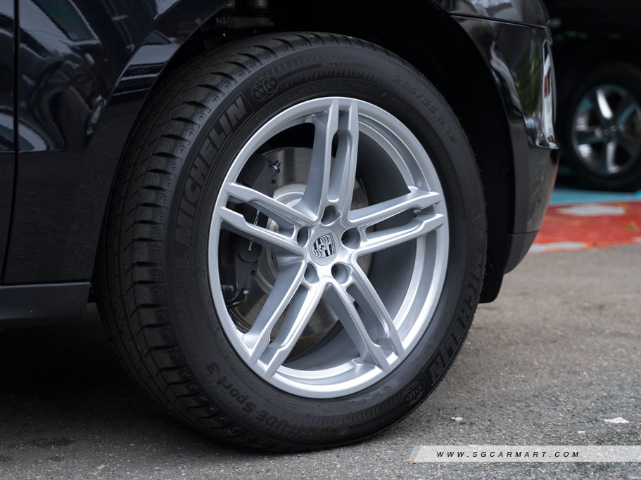https://i.i-sgcm.com/new_cars/cars/11555/11555_g11