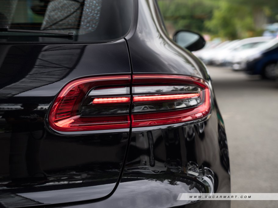 https://i.i-sgcm.com/new_cars/cars/11555/11555_g12