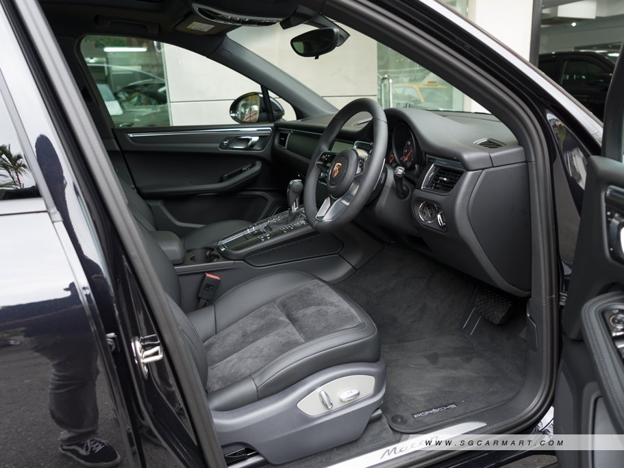 https://i.i-sgcm.com/new_cars/cars/11555/11555_g17