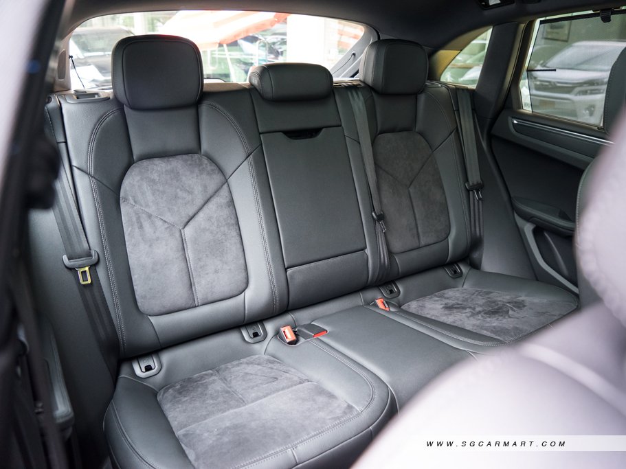 https://i.i-sgcm.com/new_cars/cars/11555/11555_g18
