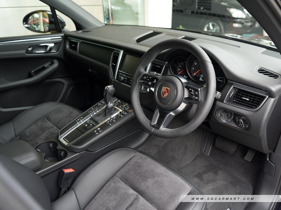 https://i.i-sgcm.com/new_cars/cars/11555/11555_g19