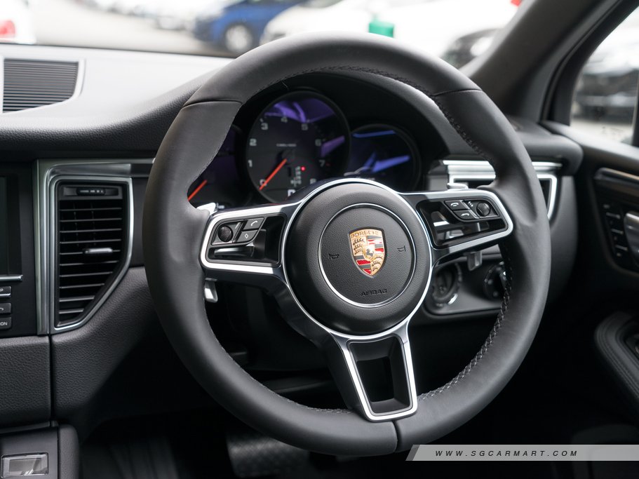 https://i.i-sgcm.com/new_cars/cars/11555/11555_g20