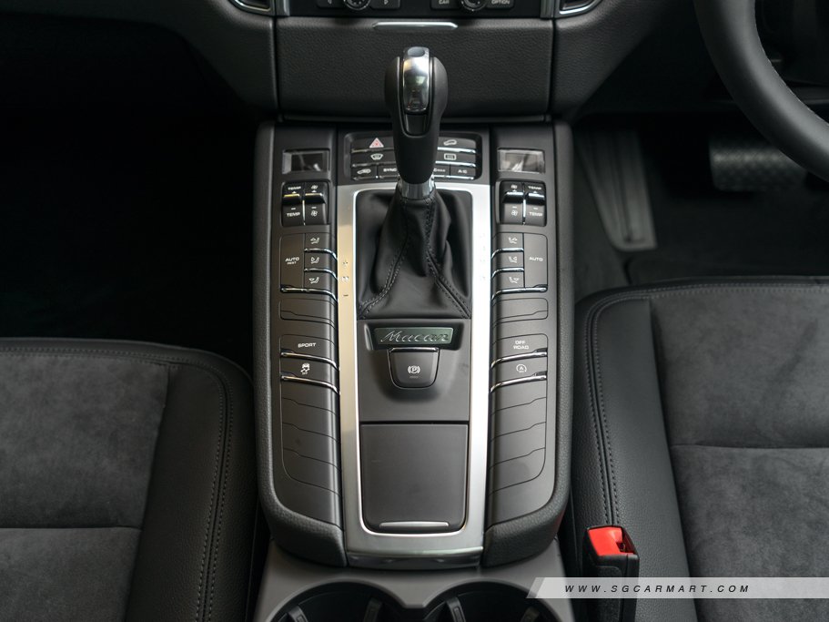 https://i.i-sgcm.com/new_cars/cars/11555/11555_g32