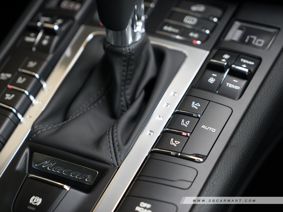 https://i.i-sgcm.com/new_cars/cars/11555/11555_g34