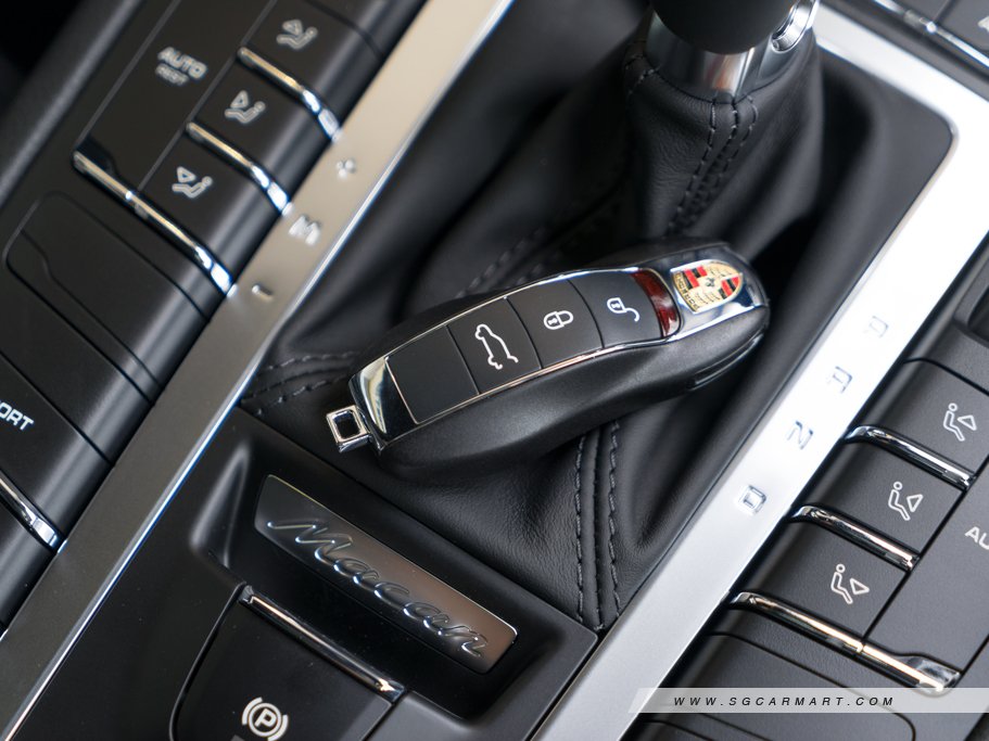 https://i.i-sgcm.com/new_cars/cars/11555/11555_g37