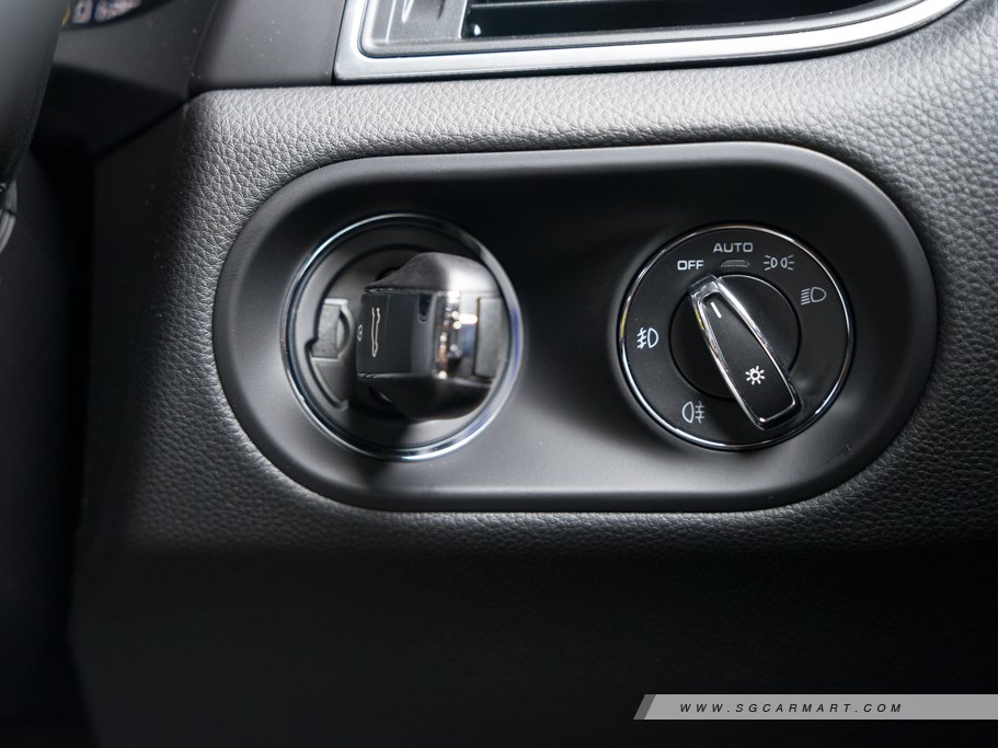 https://i.i-sgcm.com/new_cars/cars/11555/11555_g39