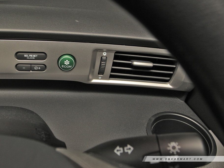 https://i.i-sgcm.com/new_cars/cars/11556/11556_g22