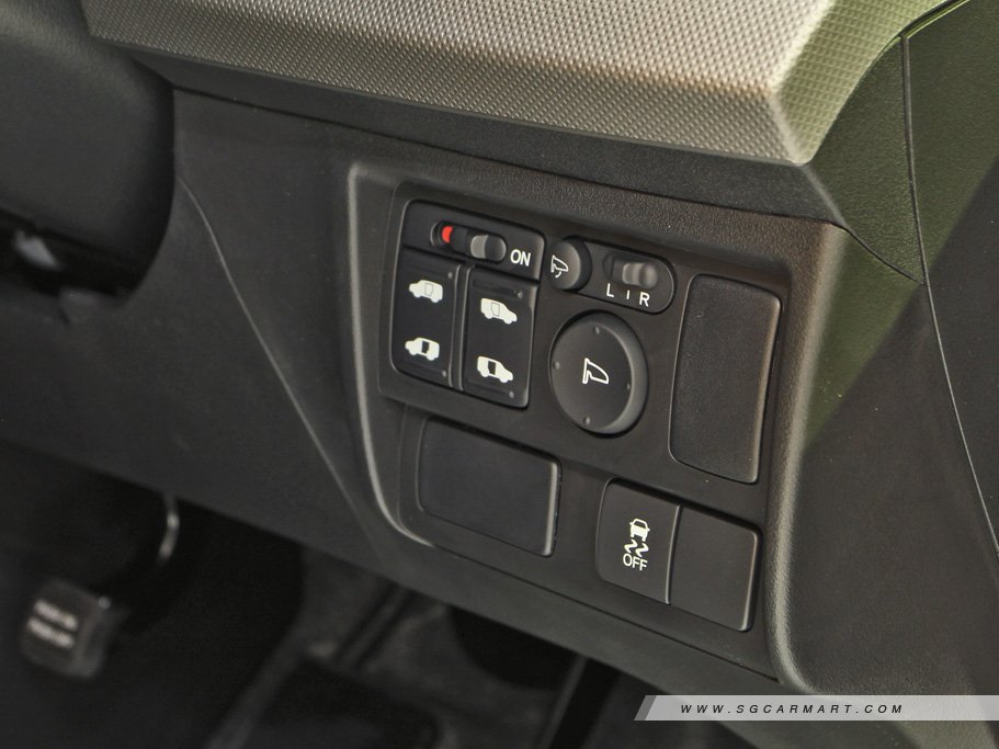 https://i.i-sgcm.com/new_cars/cars/11556/11556_g26