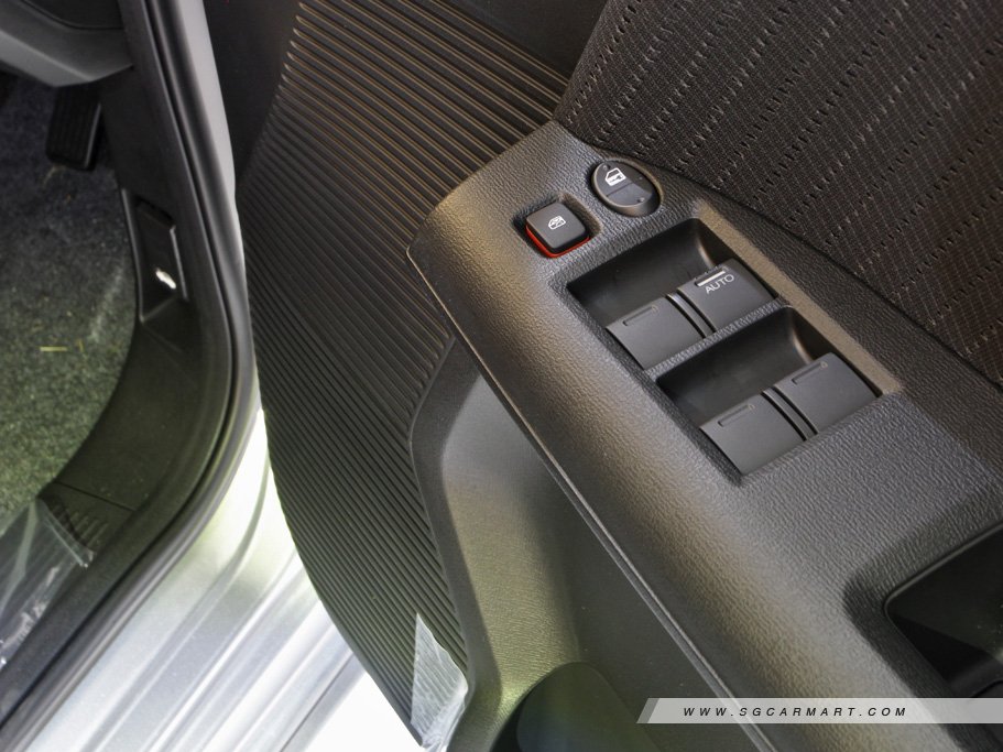 https://i.i-sgcm.com/new_cars/cars/11556/11556_g27