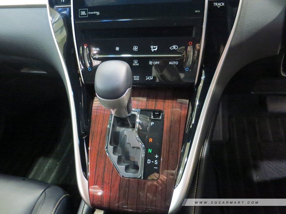 https://i.i-sgcm.com/new_cars/cars/11558/11558_g12