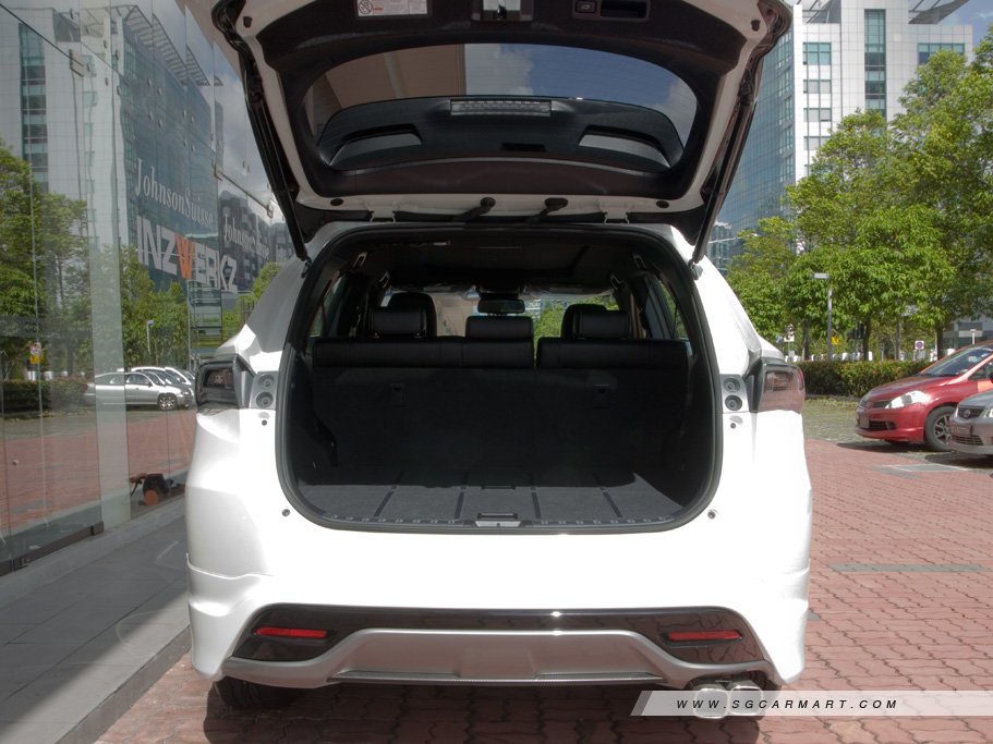 https://i.i-sgcm.com/new_cars/cars/11558/11558_g40