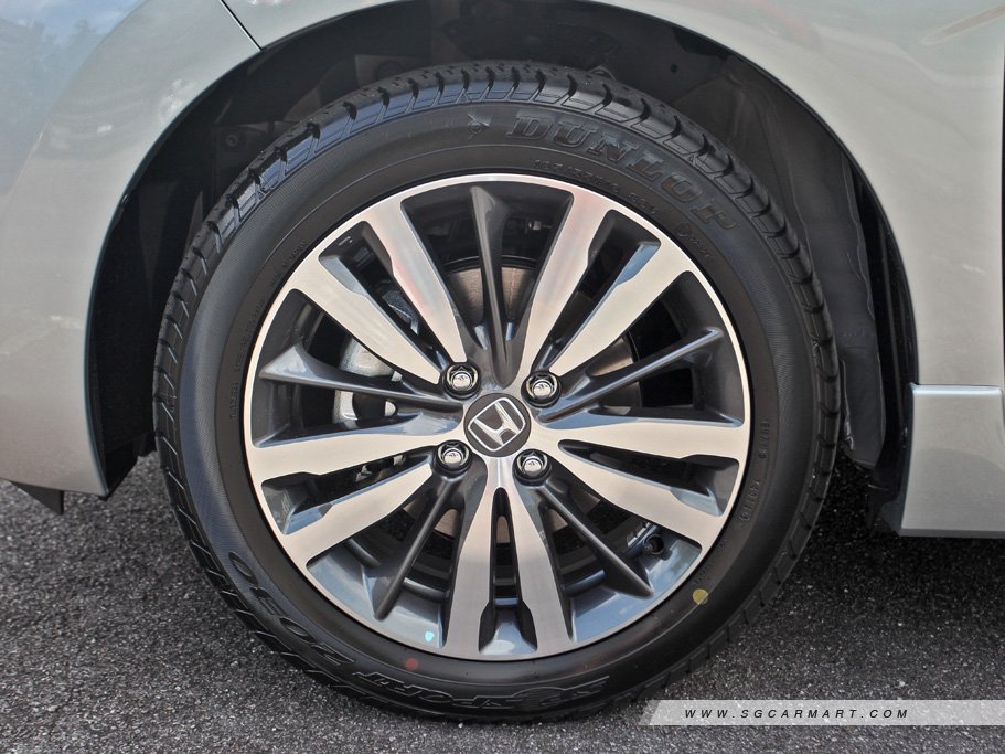 https://i.i-sgcm.com/new_cars/cars/11571/11571_g15
