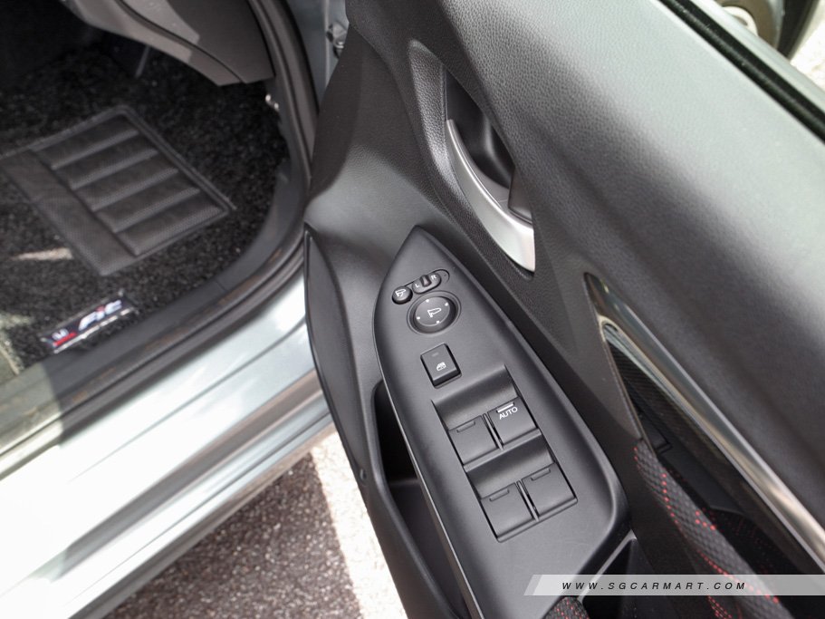https://i.i-sgcm.com/new_cars/cars/11571/11571_g34