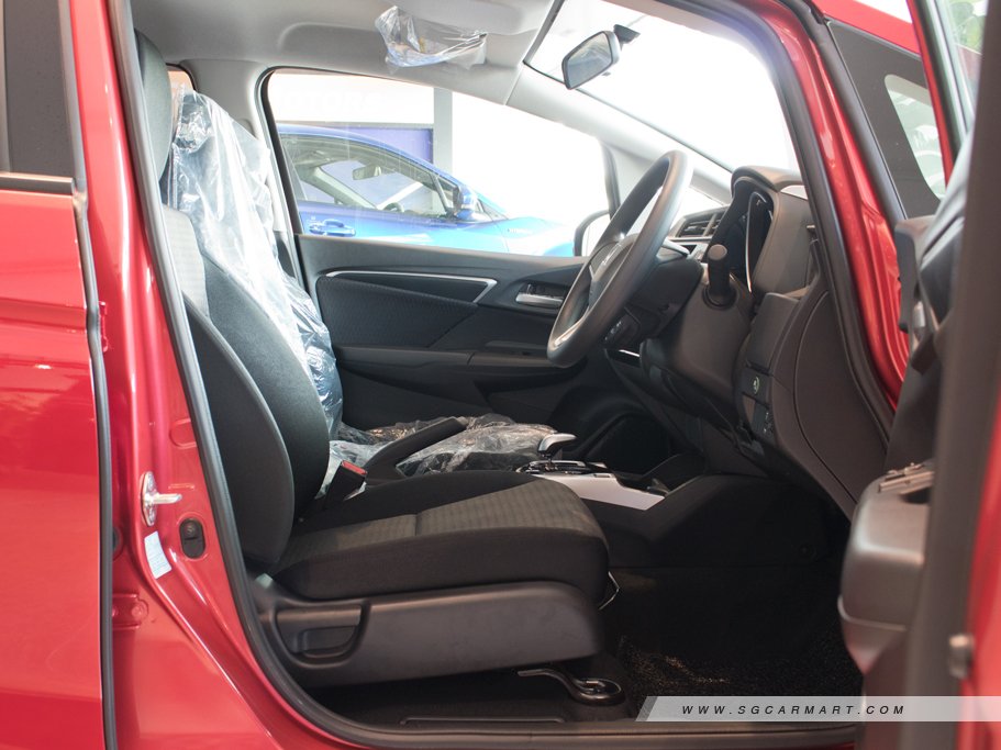 https://i.i-sgcm.com/new_cars/cars/11571/11571_g47