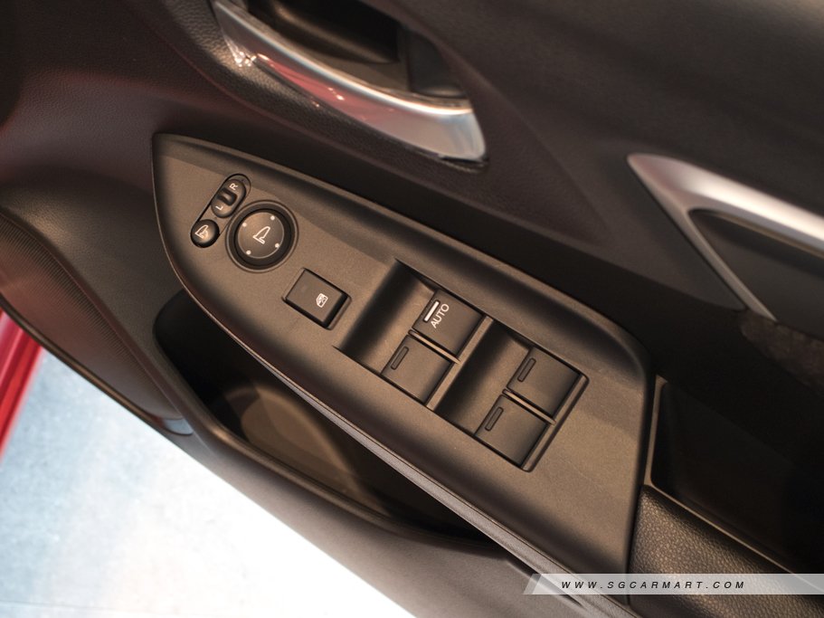 https://i.i-sgcm.com/new_cars/cars/11571/11571_g54