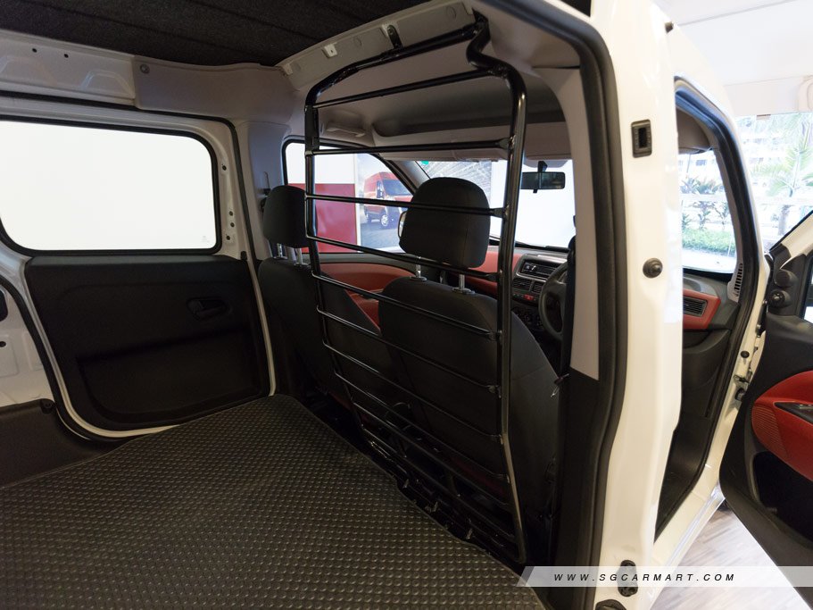 https://i.i-sgcm.com/new_cars/cars/11572/11572_g20