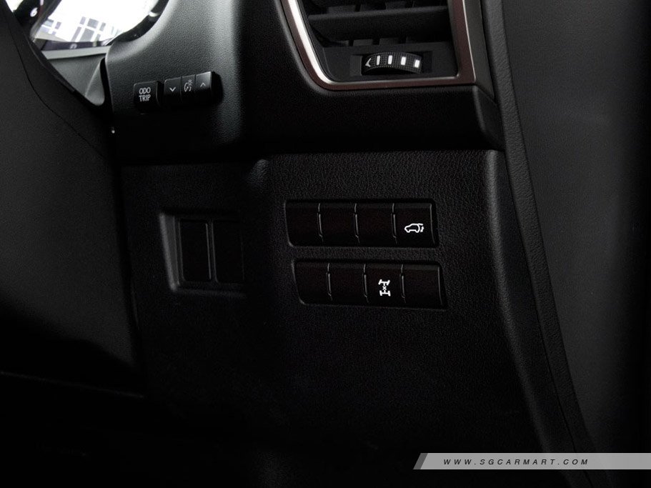 https://i.i-sgcm.com/new_cars/cars/11573/11573_g59